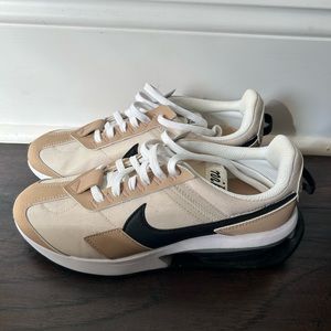 Nike Air Max Pre Day Women’s 7 NEW